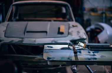 Peníze na opravu automobilu