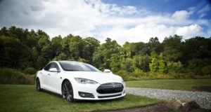 Tesla bude mít v Praze svůj vlastní servis