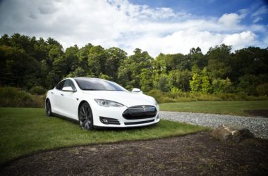 Tesla bude mít v Praze svůj vlastní servis