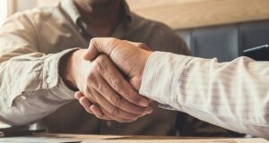 Síla franchisingu: jak začít podnikat, i když nemáte zkušenosti?