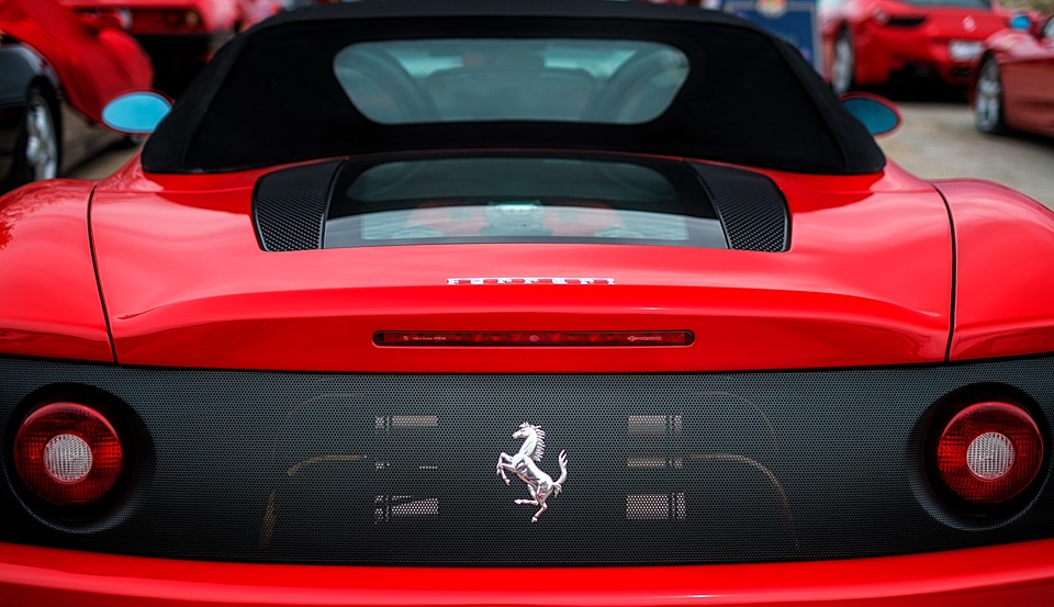 Nejdražší vozy automobilky Ferrari. Dokázali byste si na ně našetřit?