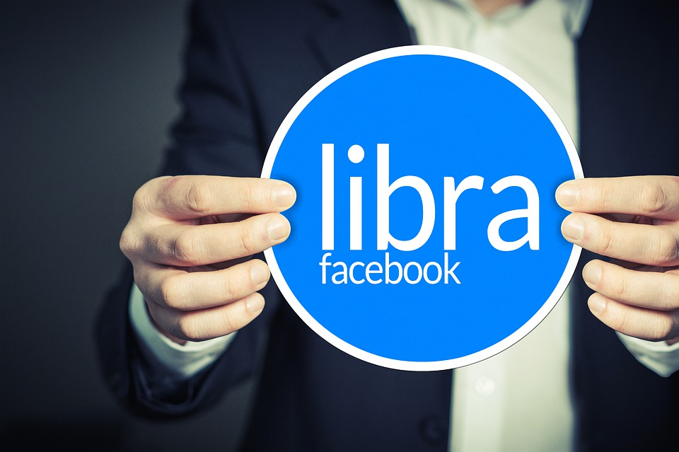 Facebookovou libru opouští partneři