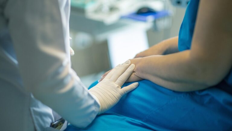 Invalidní důchod v 65 letech: přeměna na starobní a co se změní