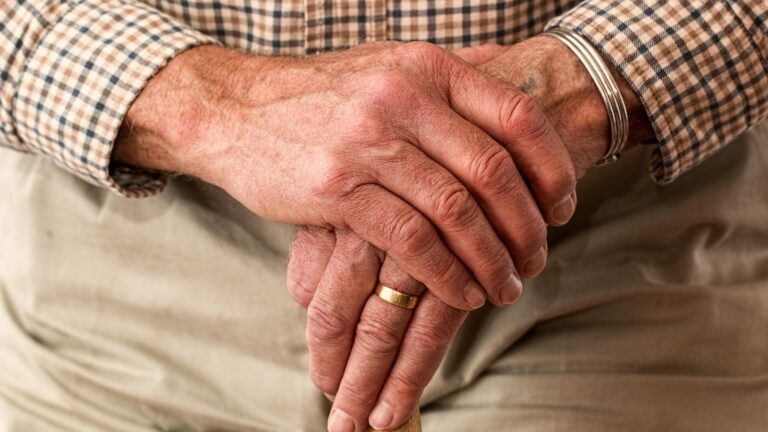 Osoba zdravotně znevýhodněná: co status přináší v zaměstnání