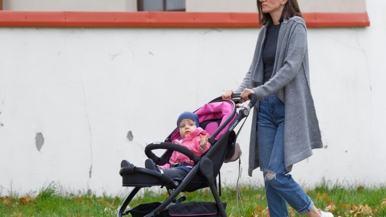 Střídavá péče a výživné: kdo platí co po novele od 2026