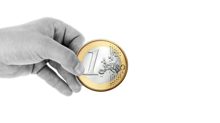 Superdávka a majetek: jak se posuzují úspory, auto a vlastní byt